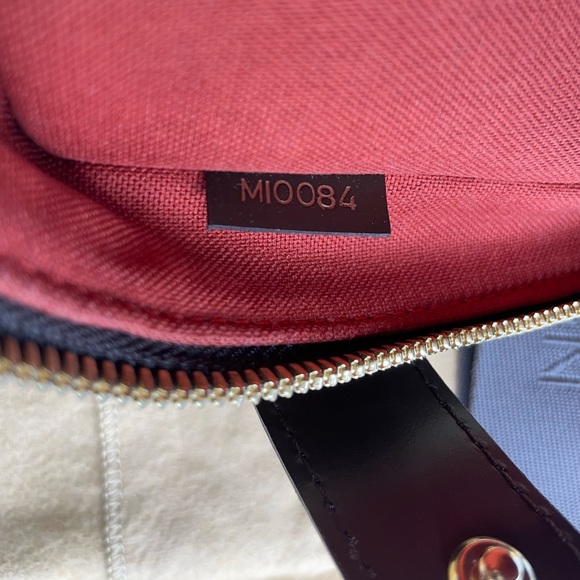 Louis Vuitton crossbody sling bag - Picture 11 of 11